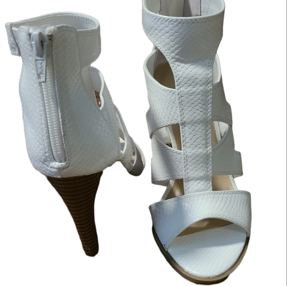 Simply Vera Heels, size 7.5, White w/Tan heels